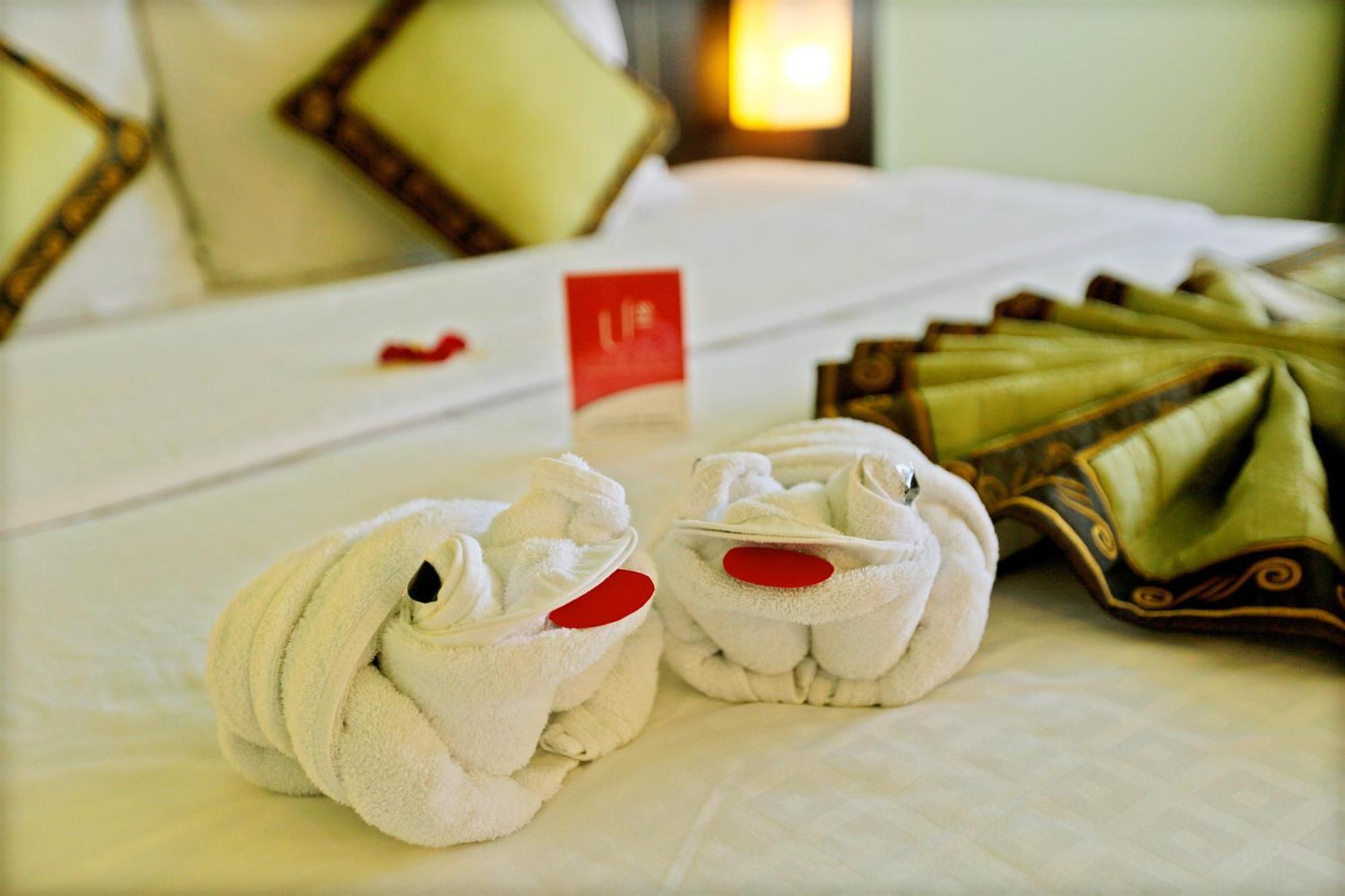 Park View Hotel Hue Bagian luar foto