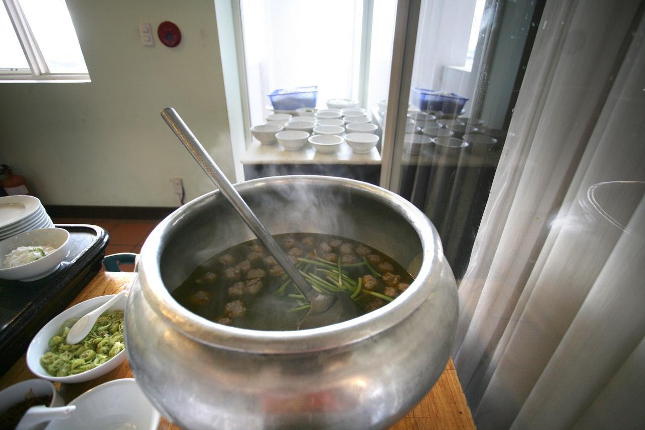 Park View Hotel Hue Bagian luar foto